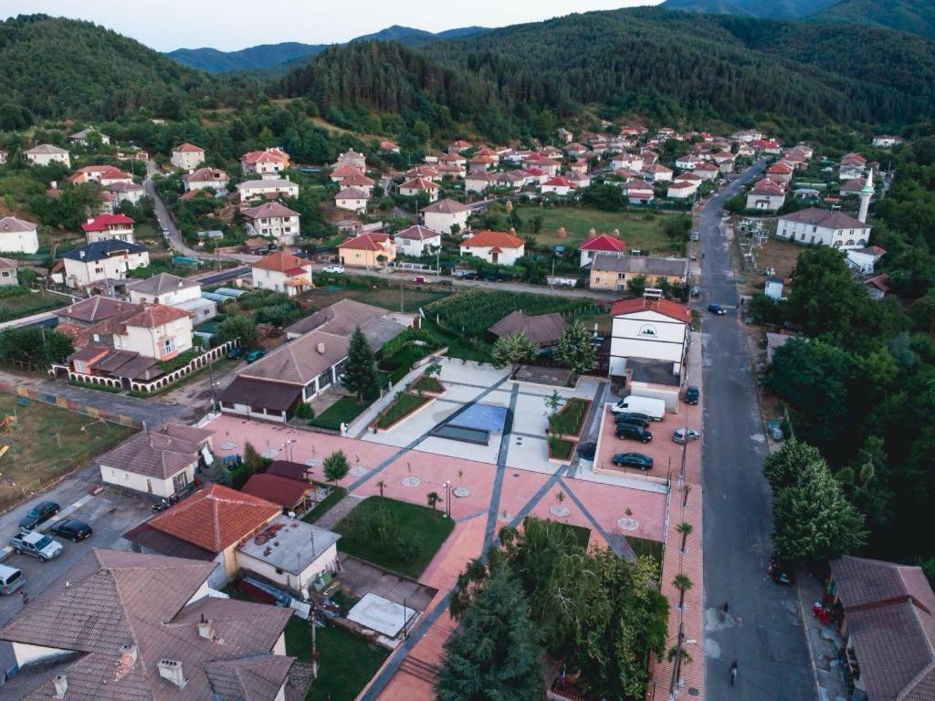 Hotel Бялата Къща Kirkovo  Esterno foto